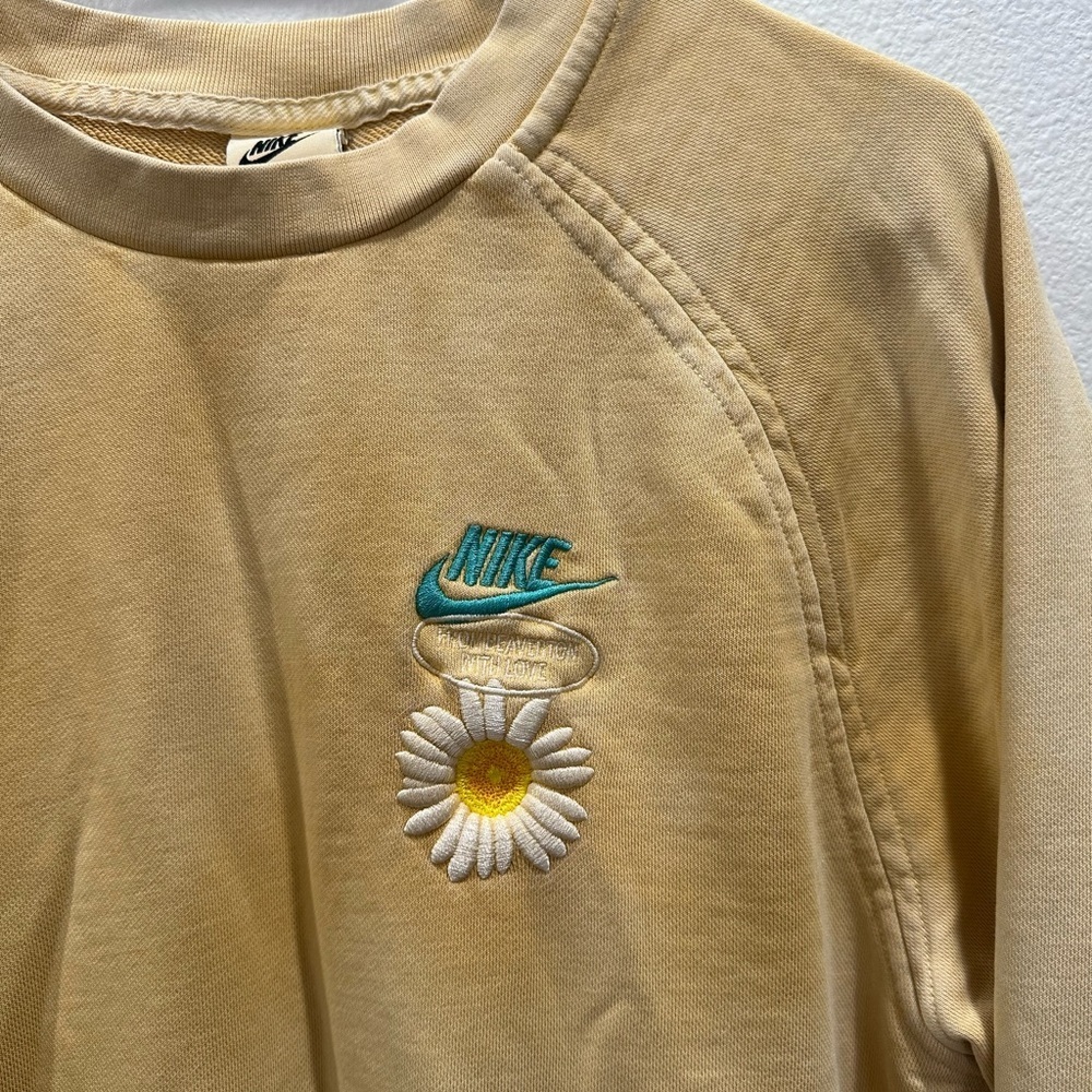 Nike French Terry sweatshirt yellow/gold acid wash daisy logo crewneck - Picture 4 of 5